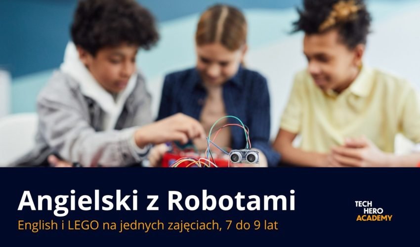 Troje dzieci buduje robota na zajeciach Angielski z Robotami