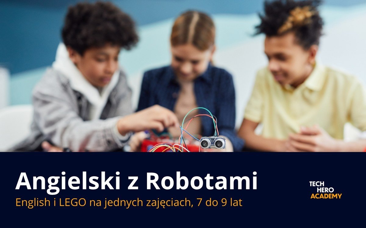 Troje dzieci buduje robota na zajeciach Angielski z Robotami