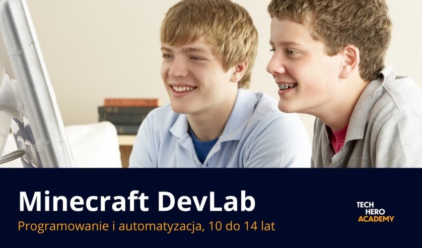 Minecraft DevLab 10 do 14 lat Dwaj nastolatkowie przy komputerze na zajeciach Minecraft DevLab