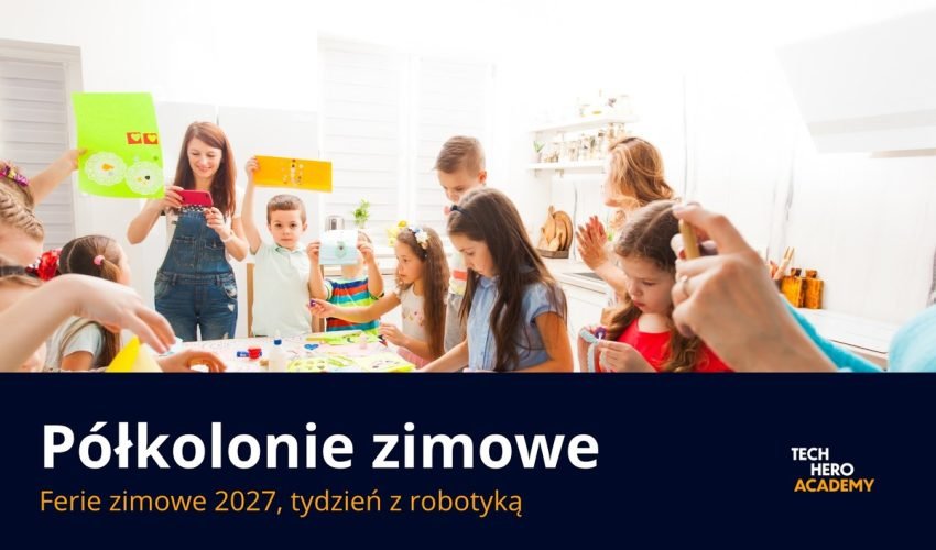 Grupa dzieci z opiekunka na warsztatach polkolonijnych Tech Hero Academy