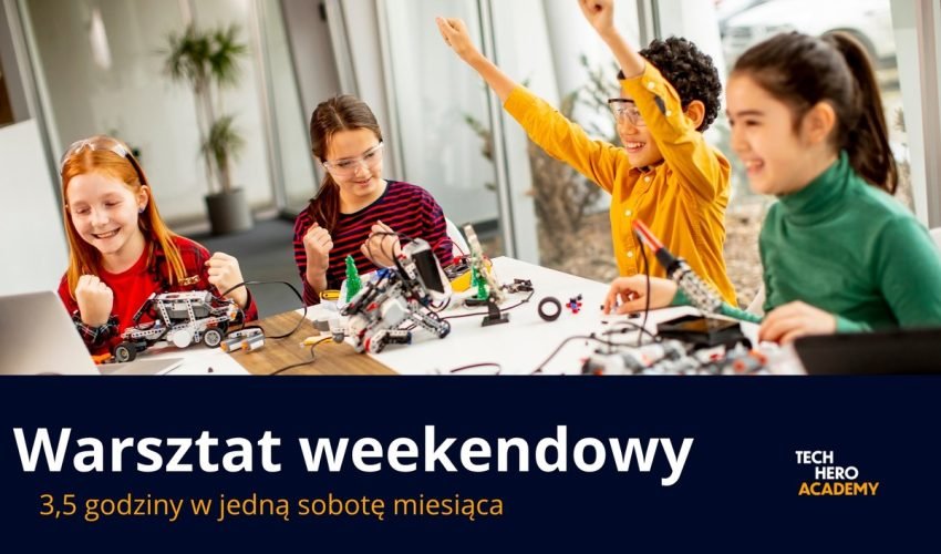Grupa dzieci przy stole z robotami LEGO na warsztacie weekendowym Tech Hero Academy